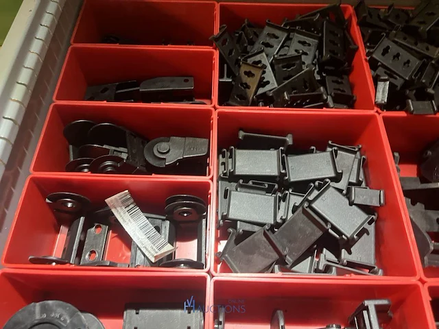 Partij kabelgeleidingen en installatietoebehoren - afbeelding 21 van  67