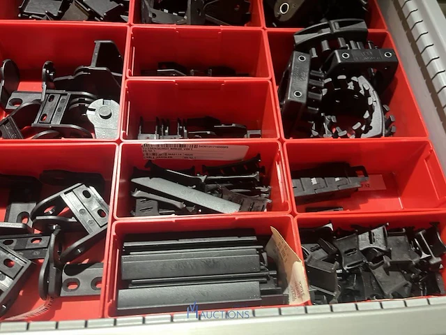 Partij kabelgeleidingen en installatietoebehoren - afbeelding 24 van  67