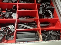 Partij kabelgeleidingen en installatietoebehoren - afbeelding 24 van  67