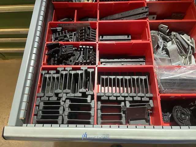 Partij kabelgeleidingen en installatietoebehoren - afbeelding 28 van  67