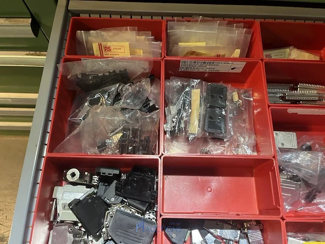Partij kabelgeleidingen en installatietoebehoren - afbeelding 32 van  67