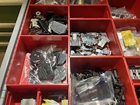 Partij kabelgeleidingen en installatietoebehoren - afbeelding 33 van  67