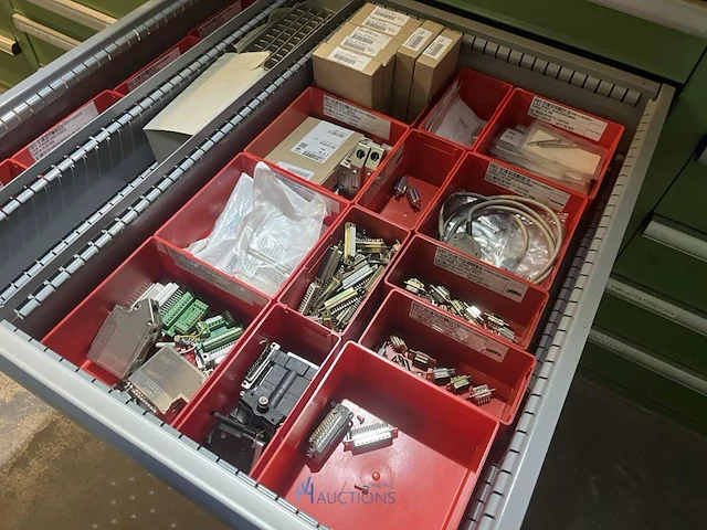 Partij kabelgeleidingen en installatietoebehoren - afbeelding 38 van  67