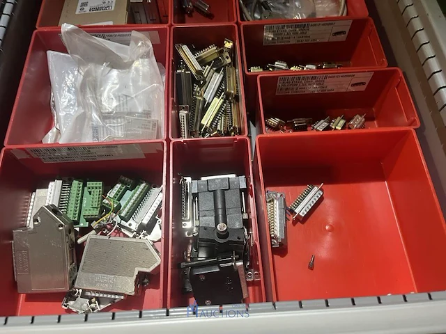 Partij kabelgeleidingen en installatietoebehoren - afbeelding 39 van  67