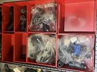 Partij kabelgeleidingen en installatietoebehoren - afbeelding 44 van  67