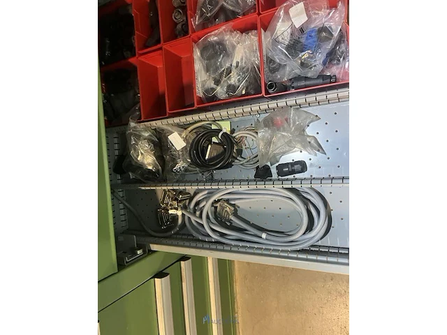 Partij kabelgeleidingen en installatietoebehoren - afbeelding 46 van  67