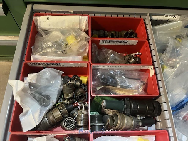 Partij kabelgeleidingen en installatietoebehoren - afbeelding 48 van  67