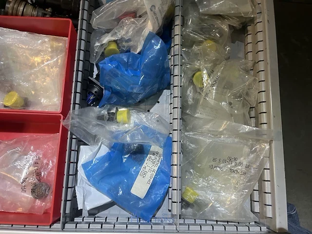 Partij kabelgeleidingen en installatietoebehoren - afbeelding 51 van  67