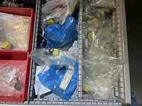 Partij kabelgeleidingen en installatietoebehoren - afbeelding 51 van  67