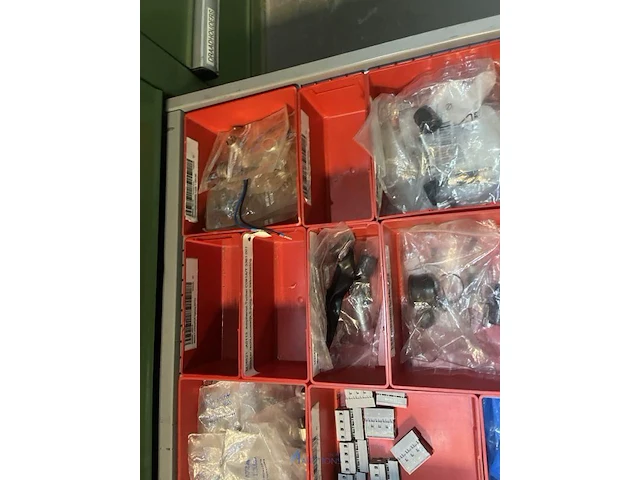 Partij kabelgeleidingen en installatietoebehoren - afbeelding 53 van  67