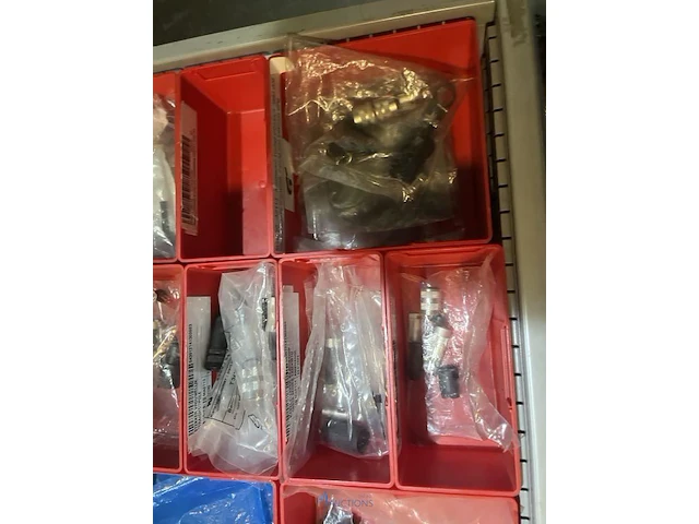 Partij kabelgeleidingen en installatietoebehoren - afbeelding 54 van  67