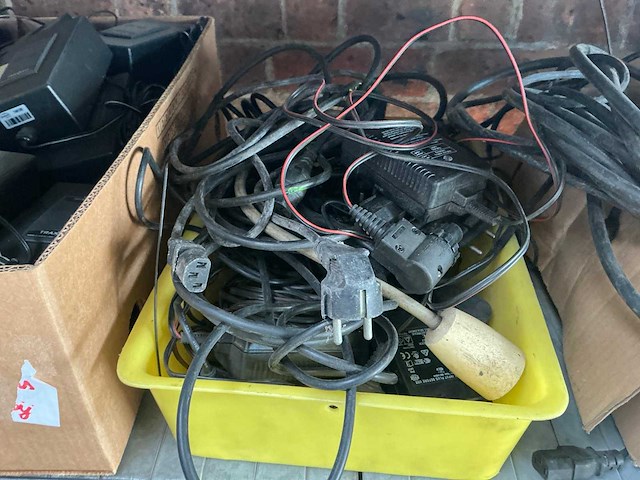 Partij kabels en overige elektriciteit - afbeelding 2 van  9