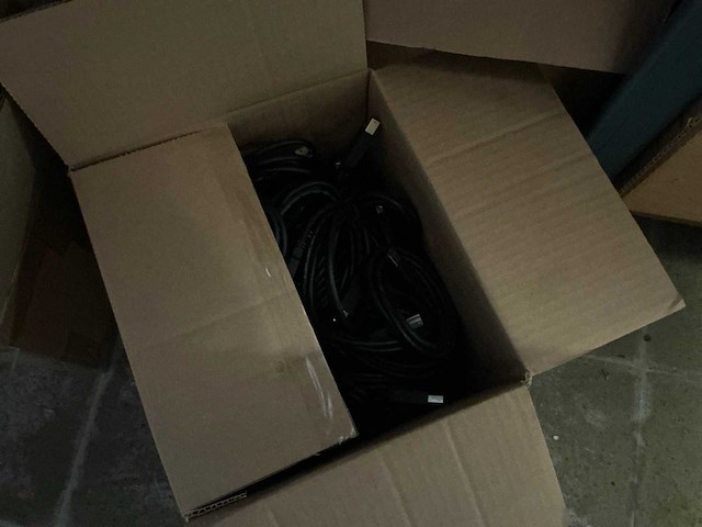 Partij kabels, krimpkousen, usb-hubs,.. - afbeelding 6 van  37