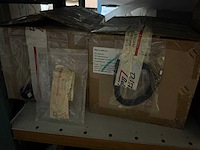 Partij kabels, krimpkousen, usb-hubs,.. - afbeelding 7 van  37