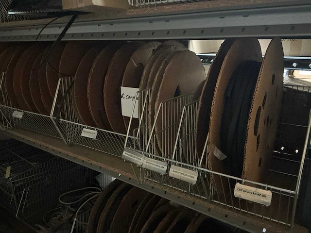 Partij kabels, krimpkousen, usb-hubs,.. - afbeelding 9 van  37