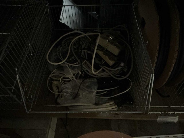 Partij kabels, krimpkousen, usb-hubs,.. - afbeelding 15 van  37