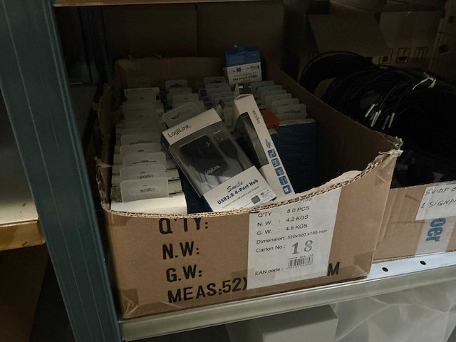 Partij kabels, krimpkousen, usb-hubs,.. - afbeelding 20 van  37