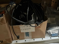 Partij kabels, krimpkousen, usb-hubs,.. - afbeelding 21 van  37