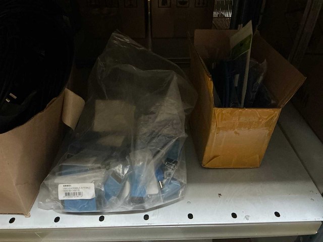 Partij kabels, krimpkousen, usb-hubs,.. - afbeelding 22 van  37