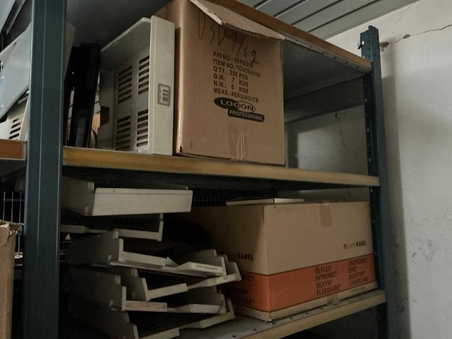 Partij kabels, krimpkousen, usb-hubs,.. - afbeelding 31 van  37