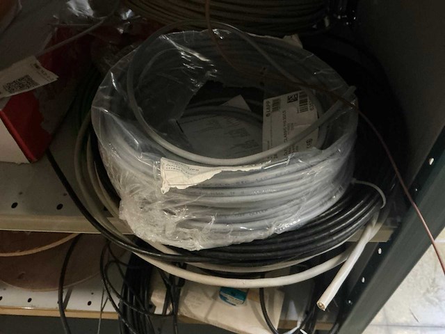 Partij kabels, krimpkousen, usb-hubs,.. - afbeelding 23 van  37