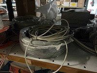 Partij kabels, krimpkousen, usb-hubs,.. - afbeelding 34 van  37