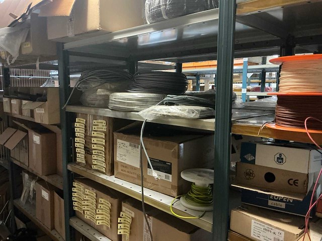Partij kabels, krimpkousen, usb-hubs,.. - afbeelding 36 van  37