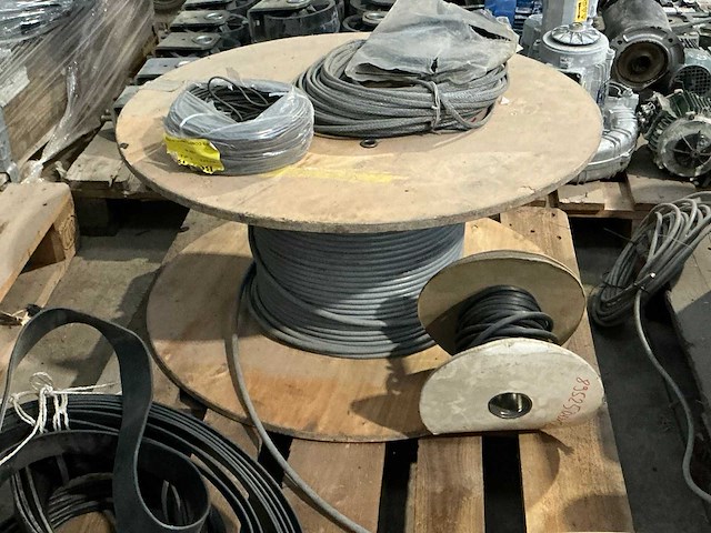 Partij kabels - afbeelding 1 van  6