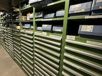 Partij kabelschoenen en klemmen