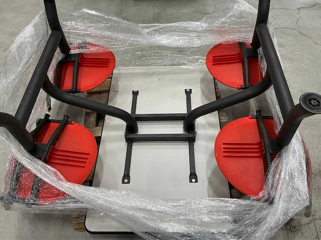 Partij kantinetafels en stoelen - afbeelding 2 van  6