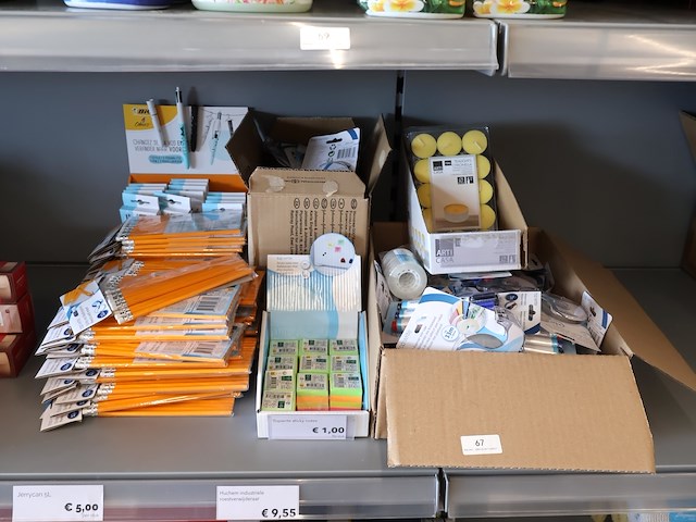 Partij kantoor benodigdheden - afbeelding 1 van  8