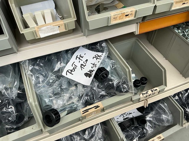 Partij kasten onderdelen - afbeelding 17 van  20