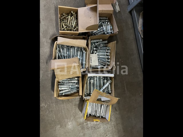 Partij keil tapbouten diverse maten - afbeelding 1 van  9