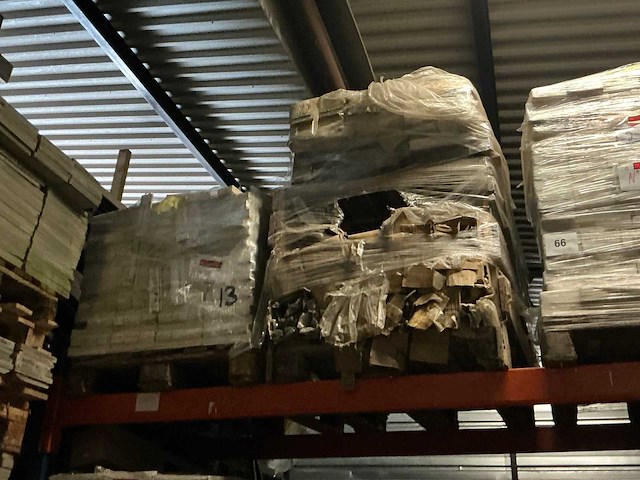 Partij keramische tegels - afbeelding 1 van  9