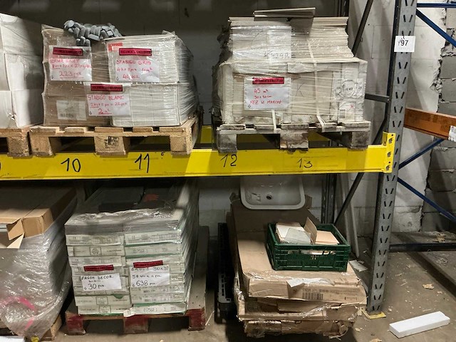 Partij keramische tegels - afbeelding 1 van  17