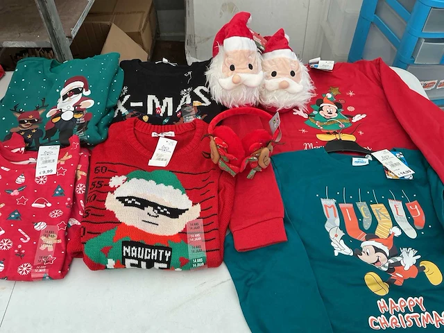 Partij kerst- & seizoensartikelen kleding en pantoffels - afbeelding 1 van  3
