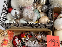 Partij kerstbollen en versiering - afbeelding 2 van  3