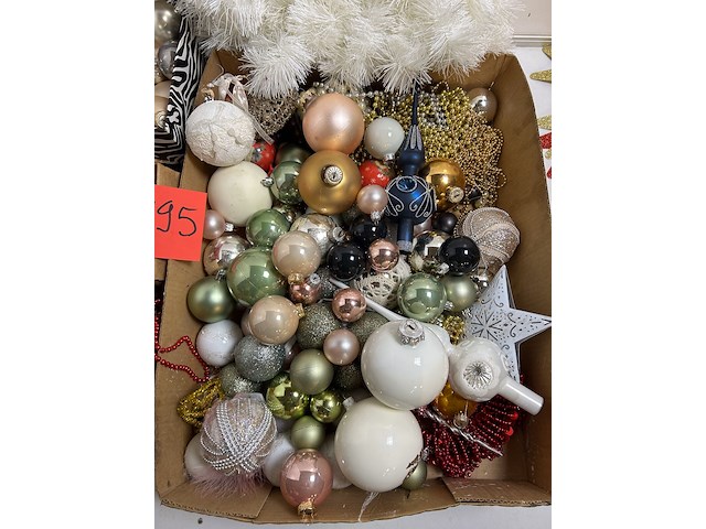 Partij kerstbollen en versiering - afbeelding 3 van  3