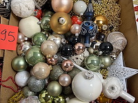 Partij kerstbollen en versiering - afbeelding 3 van  3