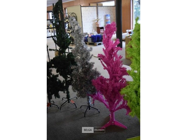 Partij kerstbomen - afbeelding 3 van  5