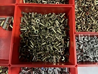 Partij kettingen, veren en industrieel bevestigingsmateriaal - afbeelding 4 van  180