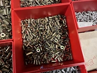 Partij kettingen, veren en industrieel bevestigingsmateriaal - afbeelding 5 van  180