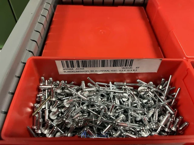 Partij kettingen, veren en industrieel bevestigingsmateriaal - afbeelding 11 van  180