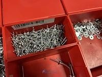 Partij kettingen, veren en industrieel bevestigingsmateriaal - afbeelding 14 van  180