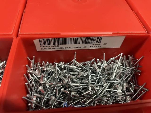Partij kettingen, veren en industrieel bevestigingsmateriaal - afbeelding 15 van  180