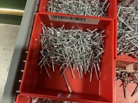 Partij kettingen, veren en industrieel bevestigingsmateriaal - afbeelding 18 van  180