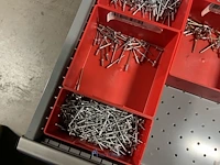 Partij kettingen, veren en industrieel bevestigingsmateriaal - afbeelding 20 van  180