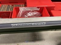 Partij kettingen, veren en industrieel bevestigingsmateriaal - afbeelding 21 van  180