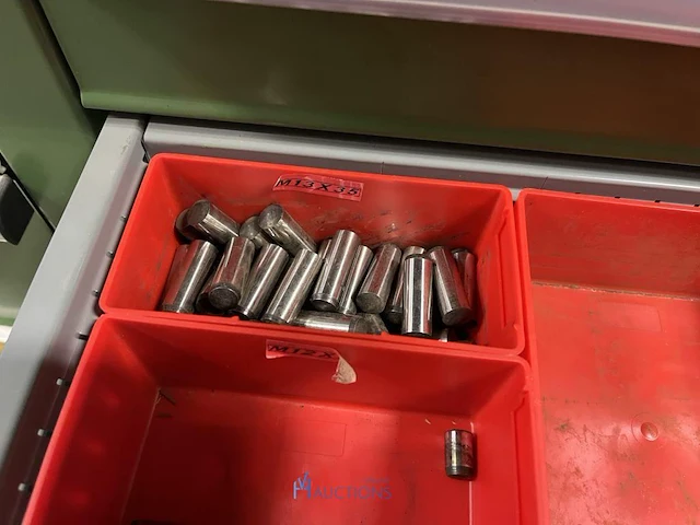 Partij kettingen, veren en industrieel bevestigingsmateriaal - afbeelding 22 van  180