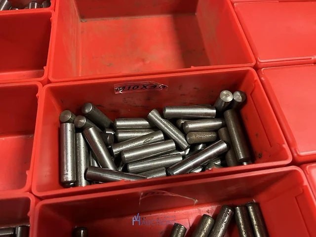 Partij kettingen, veren en industrieel bevestigingsmateriaal - afbeelding 23 van  180